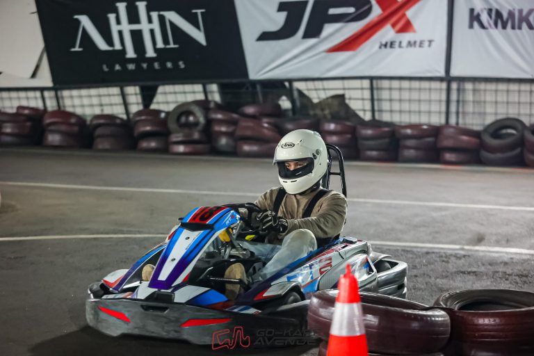 🚦 Gokart Vibe Check: 7 Hal yang Bikin Lo Kelihatan Keren VS. Kelihatan Noob di Track (Wajib Tahu!)